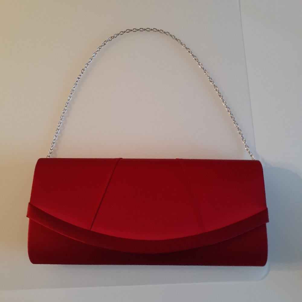 Debut red clutch